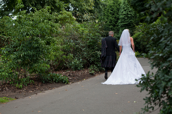 wedding photography at glasgow botanic gardens   (32)